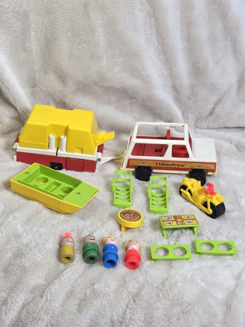 Vintage Fisher Price Little People Lot Pop-up Camper #992 1979 Set